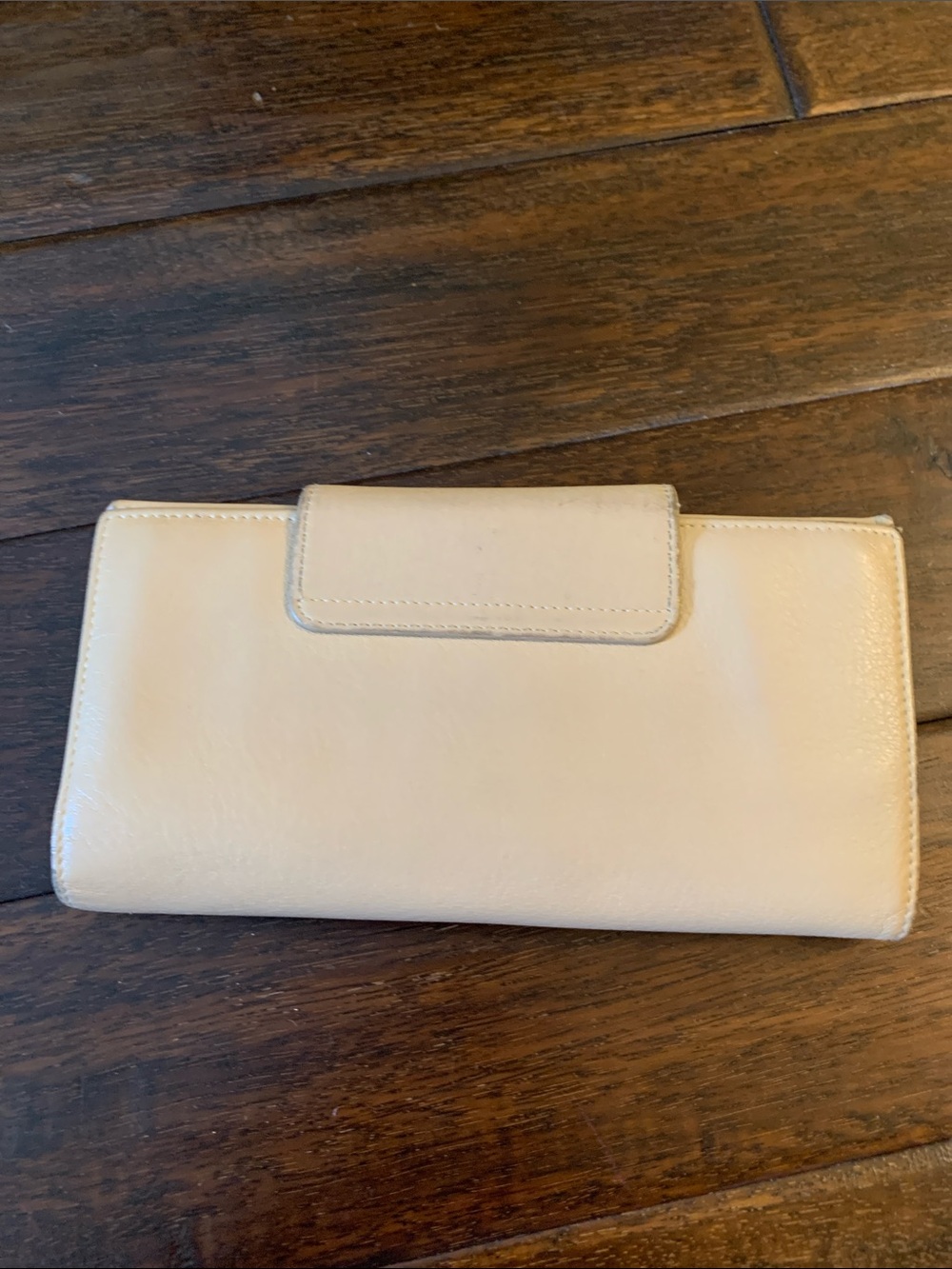 Salvatore Ferragamo Cream Leather Wallet with Silver Gancini Ring - Picture 4 of 16
